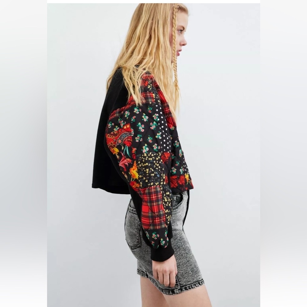 (N3) ZARA Cropped sweatshirt with patches size M - Picture 2 of 13